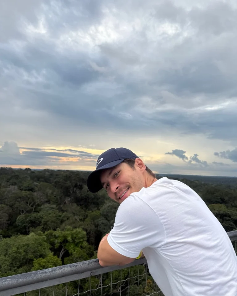 Instagram post from drvictorrferreira. This post is in position 0.